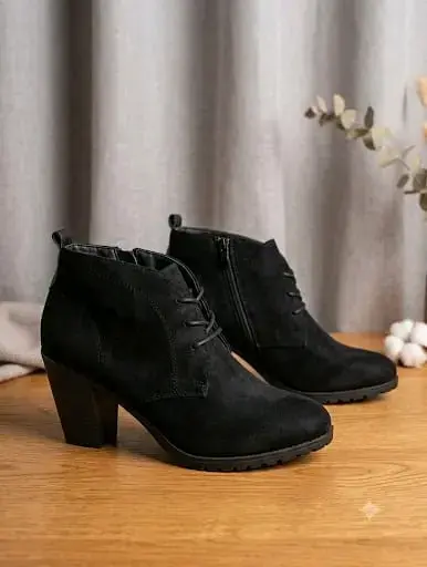 Botines negros de gamuza con tacón