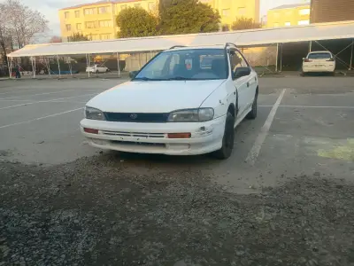 Auto compacto blanco en buen estado - miniatura 1