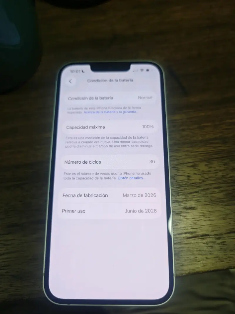 iPhone 16 E casi nuevo - 2