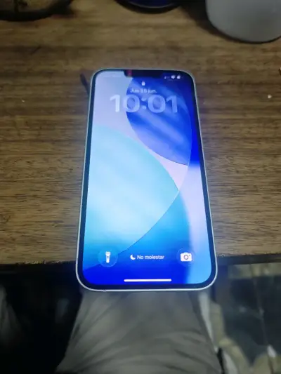 iPhone 16 E casi nuevo - miniatura 3
