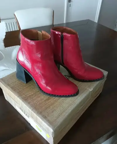 Botines rojos de cuero con tacón 6 cms de alto - miniatura 1