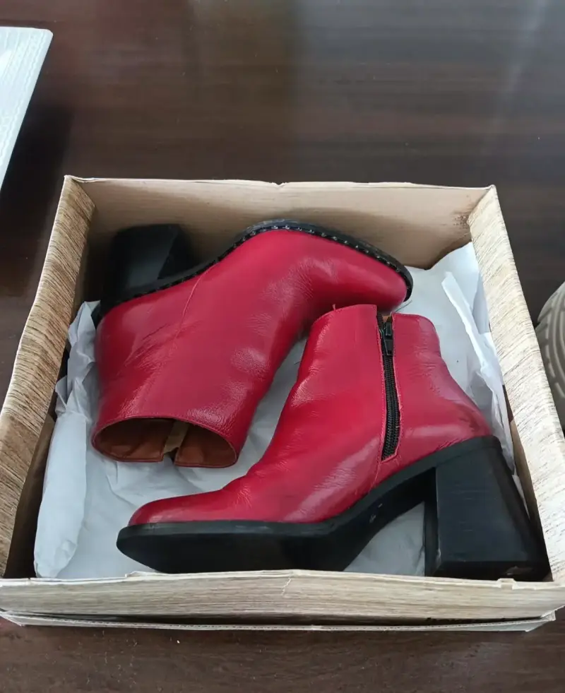 Botines rojos de cuero con tacón 6 cms de alto - 2