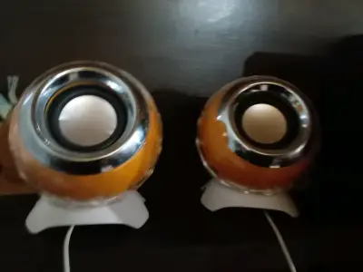 Parlantes esféricos compactos - miniatura 1