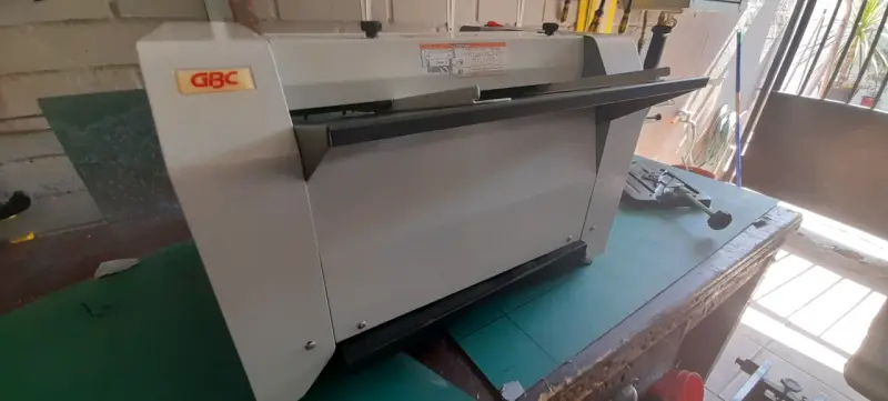 Plegadora y grapadora Booklet Maker - 3