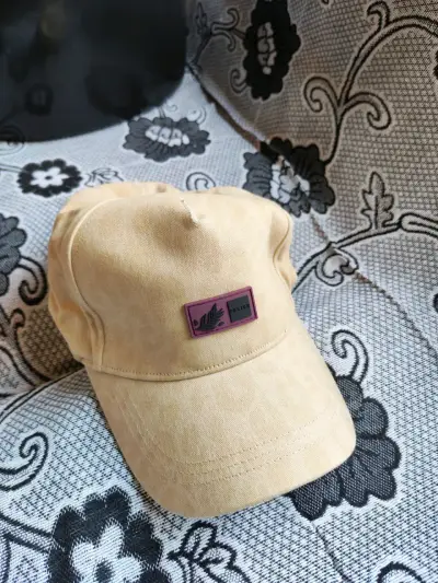 Gorra beige con logo Foster - miniatura 1