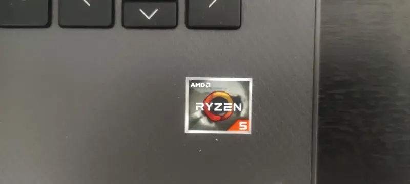 Laptop HP con procesador AMD Ryzen - 3