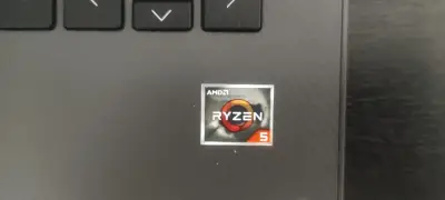Laptop HP con procesador AMD Ryzen - miniatura 3