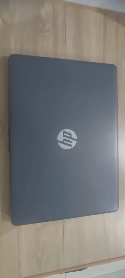 Laptop HP con procesador AMD Ryzen - miniatura 4
