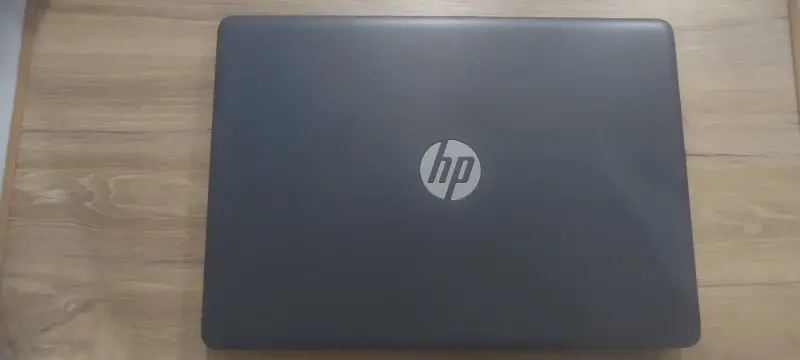 Laptop HP con procesador AMD Ryzen - 5