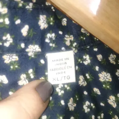 Camisa azul con estampado floral - miniatura 6