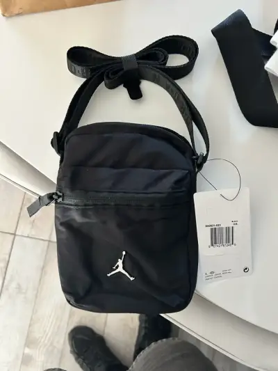 BANANO/ BANDOLERA / BOLSO JORDAN ORIGINAL NUEVO - miniatura 1
