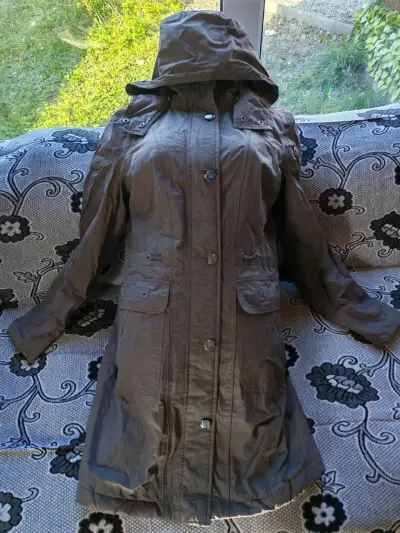 Chaqueta  impermeable con capucha marrón - miniatura 1