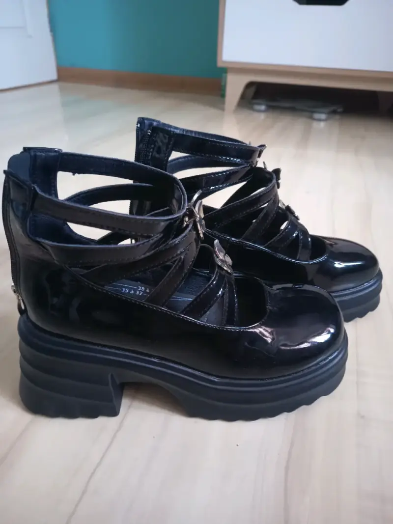 Zapatos de plataforma negros con mariposas - 3