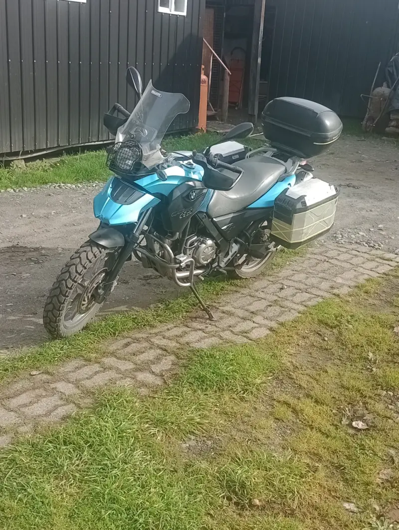 Moto BMW GS 650 con maletas - 1