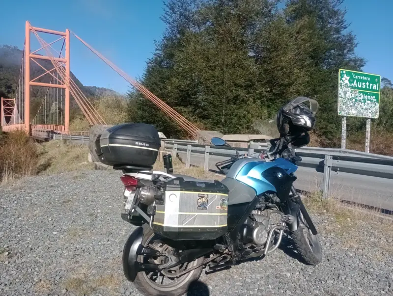 Moto BMW GS 650 con maletas - 2