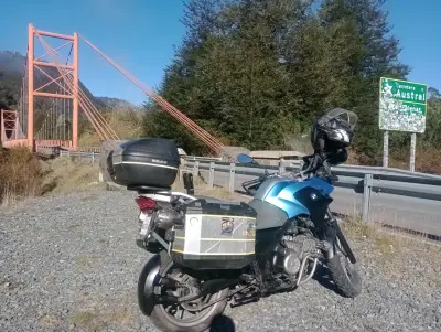 Moto BMW GS 650 con maletas - miniatura 2