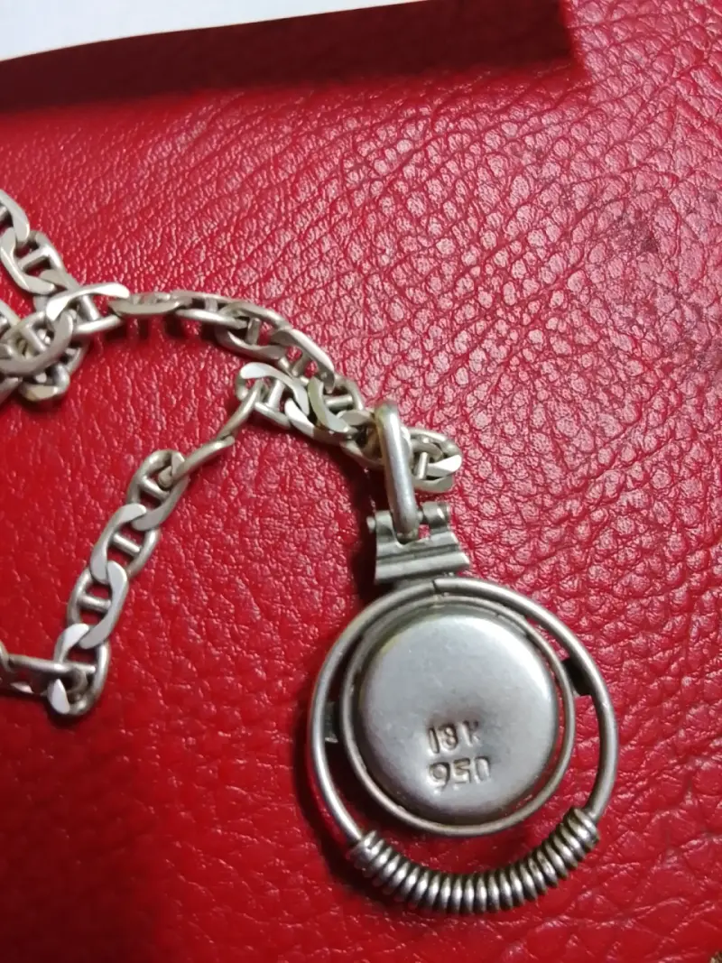 Collar de plata con colgante de piedra con virgen - 3