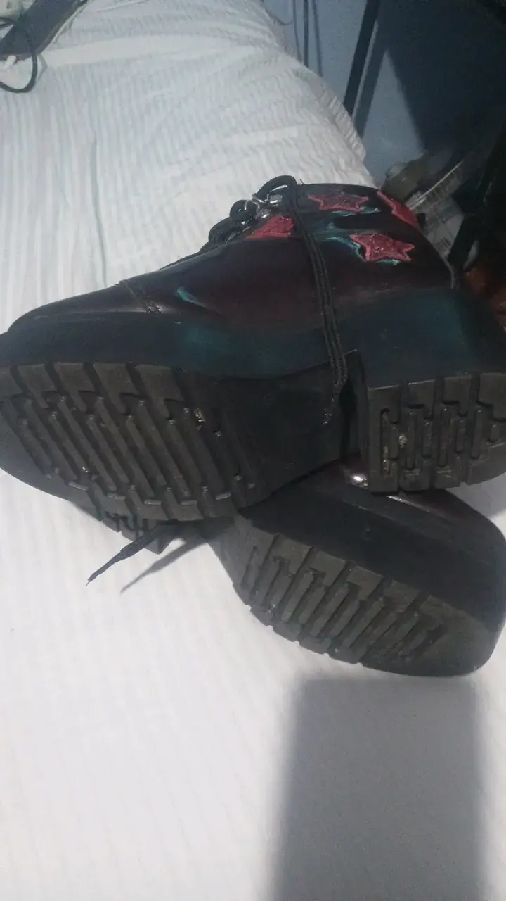Botines negros con estrellas rojas - 4