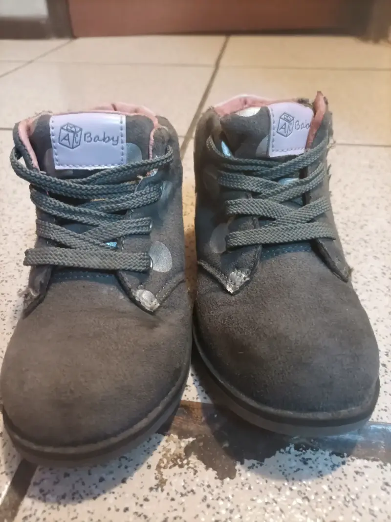 Botines de bebé grises con lunares - 2