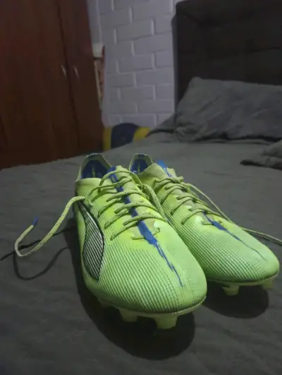 Zapatillas de fútbol Puma amarillas - miniatura 1