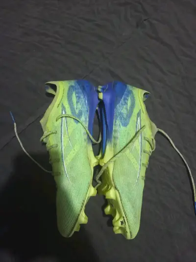 Zapatillas de fútbol Puma amarillas - miniatura 4