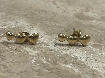 Brinco Três Corações (Arete tres corazones). - miniatura 1