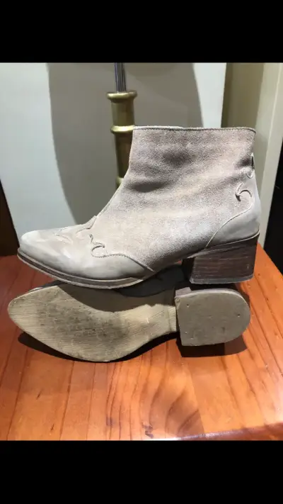 Botines de gamuza taupé con diseño - miniatura 4