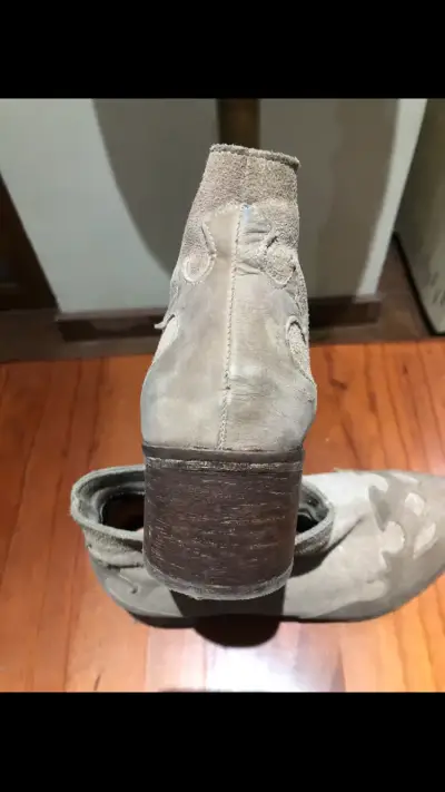 Botines de gamuza taupé con diseño - miniatura 5