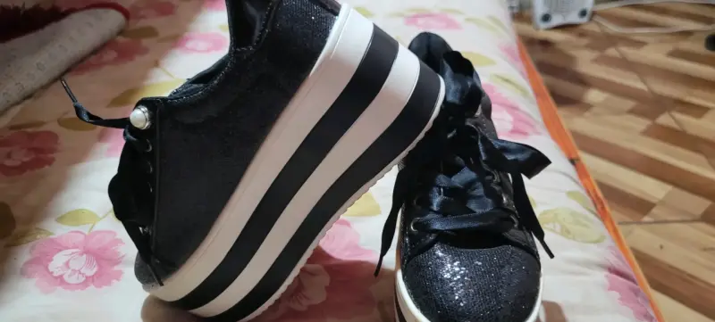 Zapatillas negras con plataforma y brillo - 2