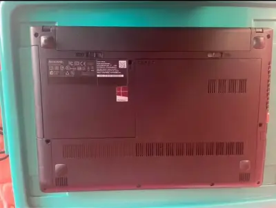 Laptop Lenovo en buen estado - miniatura 2