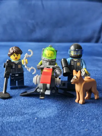Set de figuras LEGO de policía - miniatura 1