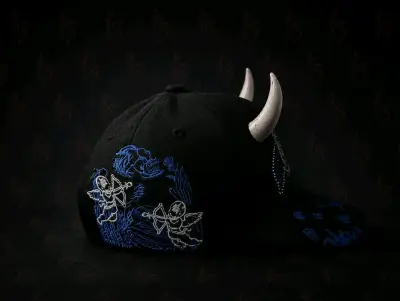 Cuernos imantados para gorra - miniatura 2