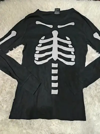 Polera negra con diseño de esqueleto Dama - miniatura 1