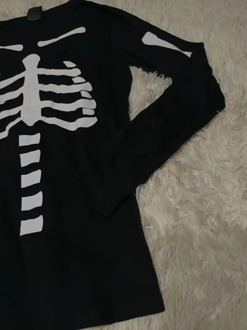Polera negra con diseño de esqueleto Dama - 3