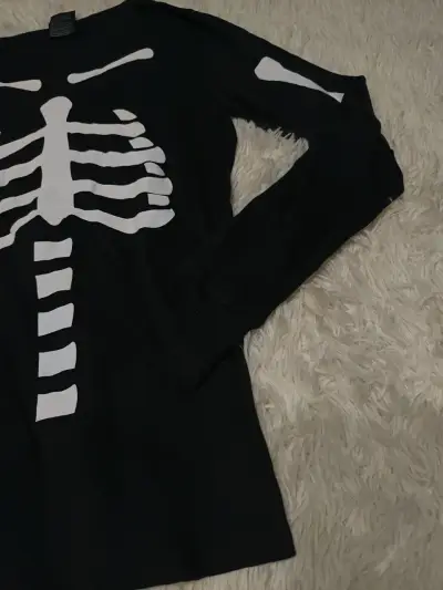 Polera negra con diseño de esqueleto Dama - miniatura 3