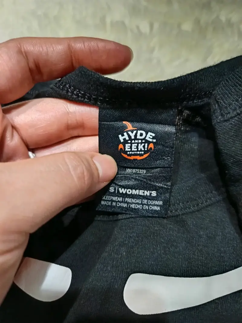 Polera negra con diseño de esqueleto Dama - 4