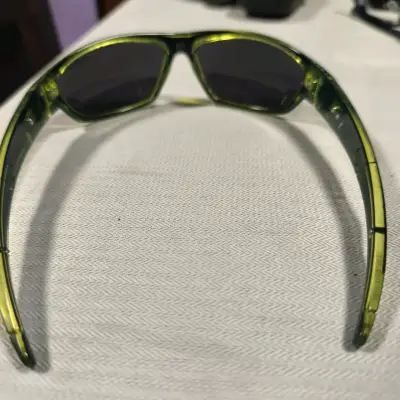 Gafas de sol deportivas negras - miniatura 3