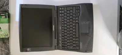 Laptop Compaq Presario antiguo - miniatura 1