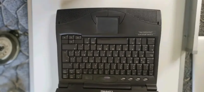 Laptop Compaq Presario antiguo - 3