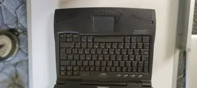 Laptop Compaq Presario antiguo - miniatura 3