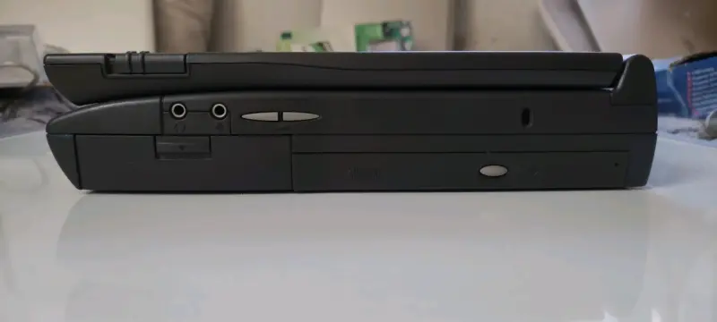 Laptop Compaq Presario antiguo - 4