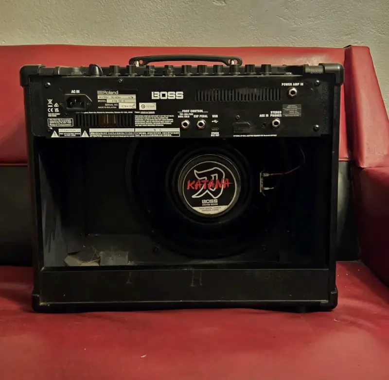 Amplificador Boss Katana 50W para guitarra - 2