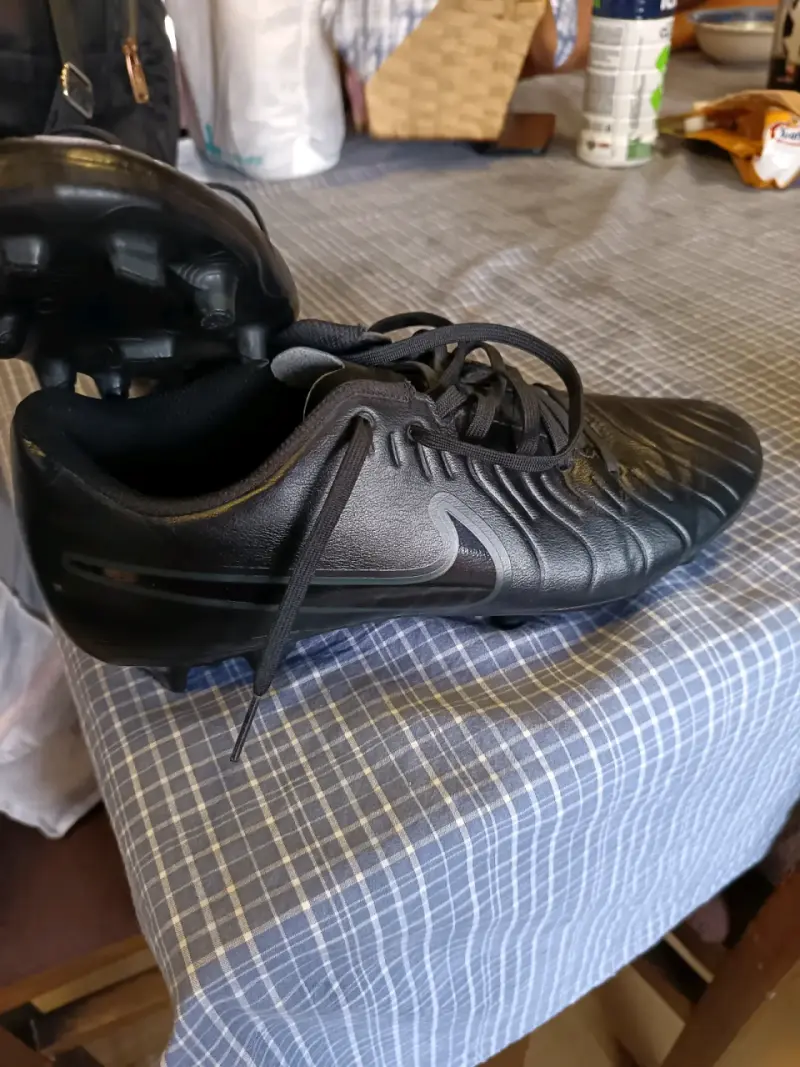 Zapatos de futbol número 41 para pie  delgado - 2