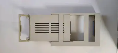 Carcasa de unidad de disco beige - miniatura 1