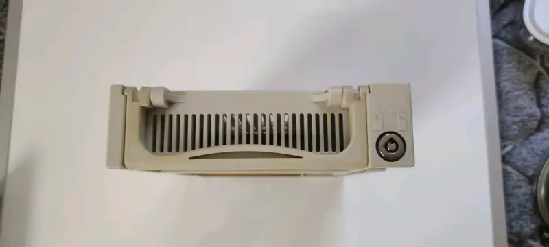 Carcasa de unidad de disco beige - 2