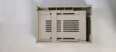 Carcasa de unidad de disco beige - miniatura 3