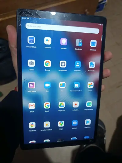 Tablet Lenovo con pantalla rota - miniatura 2