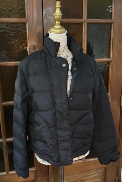 Chaqueta acolchada negra para invierno - miniatura 1