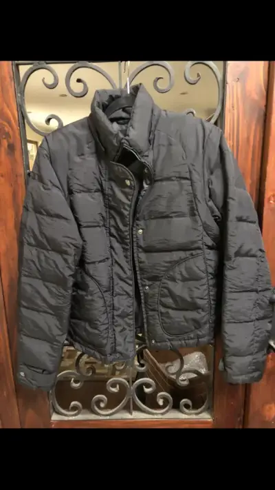 Chaqueta acolchada negra para invierno - miniatura 4