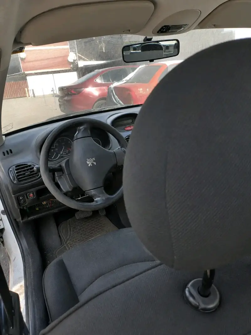 Peugeot 206 blanco en buen estado - 5
